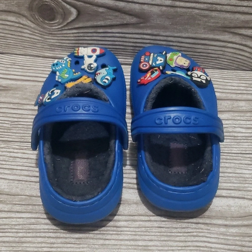 Crocs royal blue fleece lined youth shoes size 10